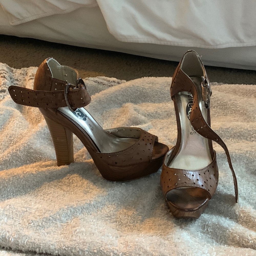 Wood summer heel